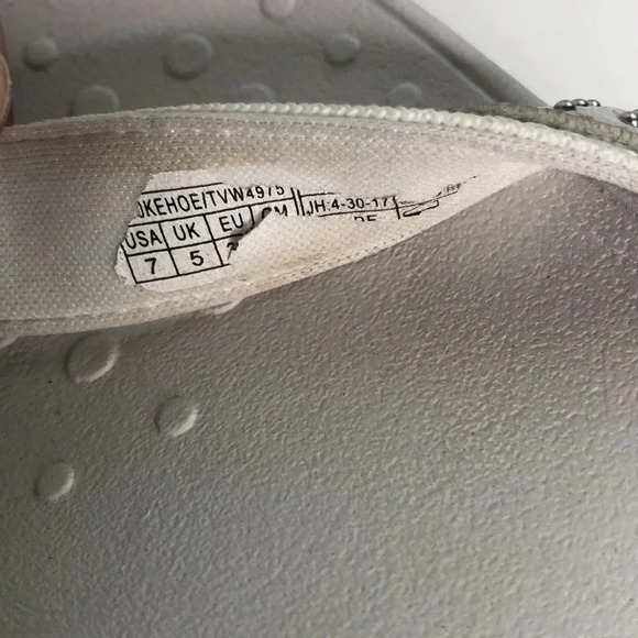 VIONIC White Flip Flops - Picture 3 of 5